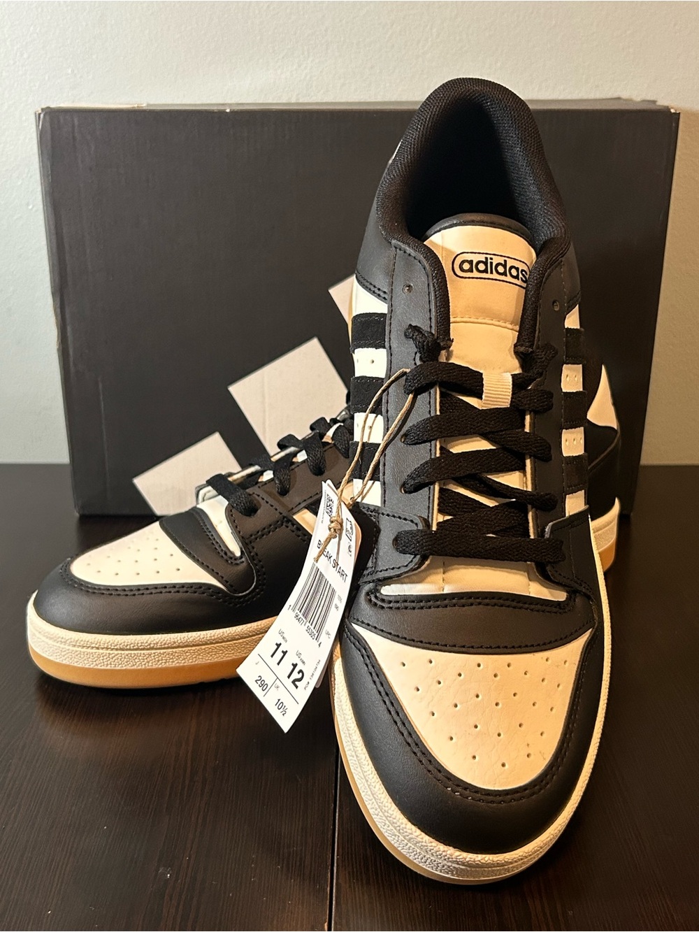 adidas Men’s Black and Cream Casual Sneakers size 11